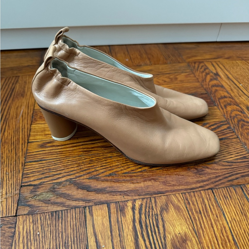 Gray Matters Tan Heels - Picture 4 of 6
